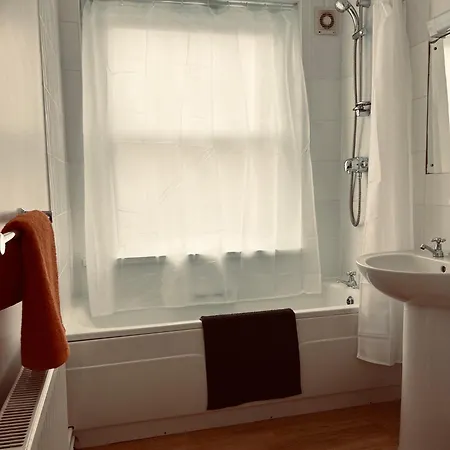 Fabulous 2-Bedroom Apartment In North Оксфорд Экстерьер фото
